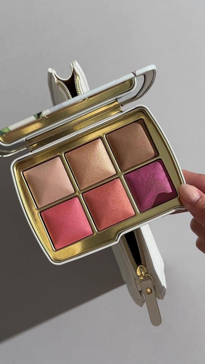 Post by hourglasscosmetics